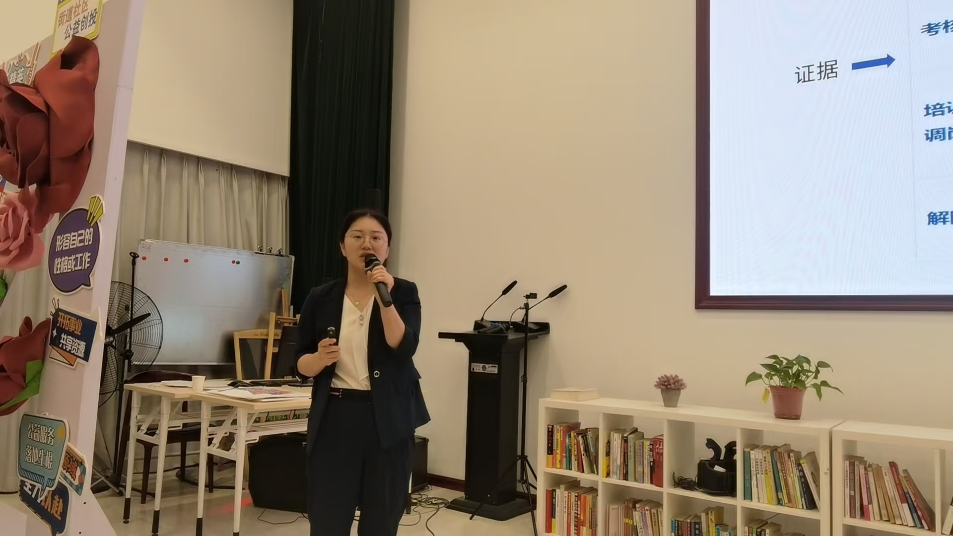 博友白静律师为社区企业讲解劳动法问题，助力企业合规发展。(图1)